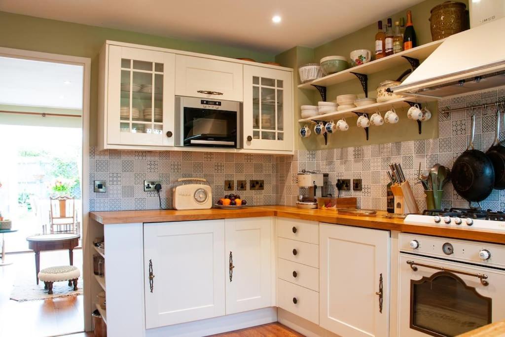 Holiday home 2 Bedroom House In Near Goodwood And Wittering Beaches Chichester