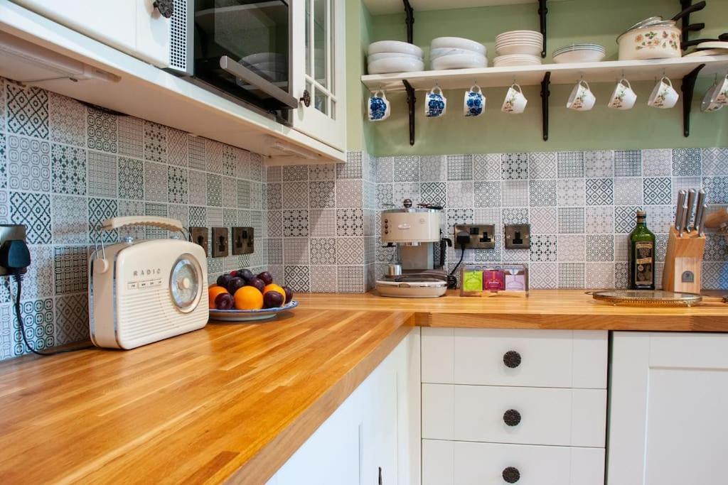 2 Bedroom House In Near Goodwood And Wittering Beaches *