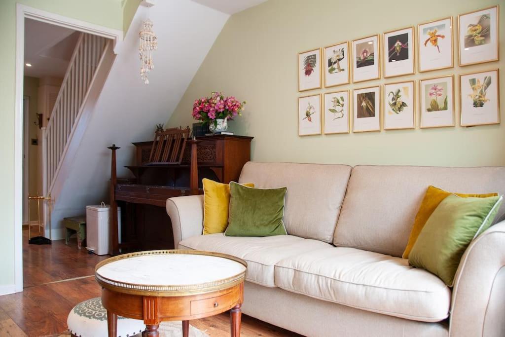 2 Bedroom House In Near Goodwood And Wittering Beaches *
