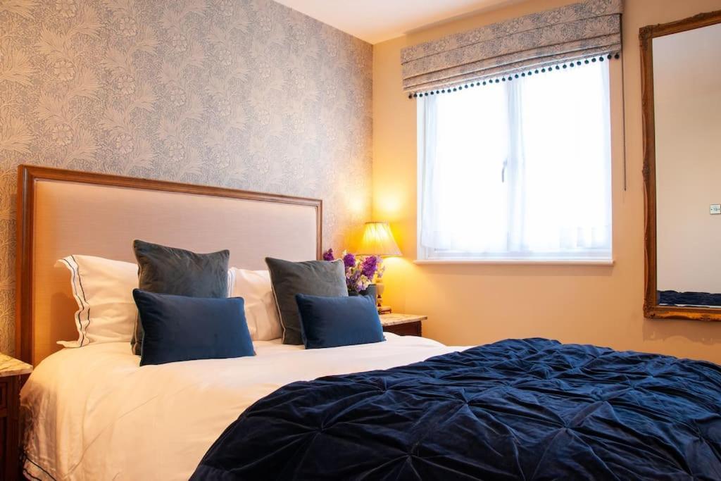 2 Bedroom House In Near Goodwood And Wittering Beaches Holiday home Chichester