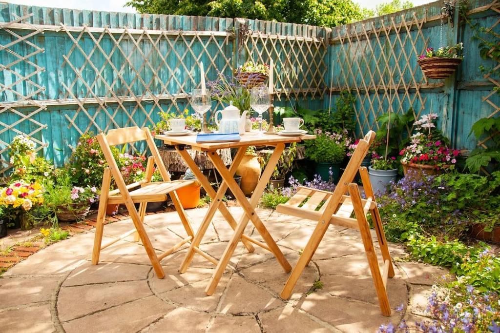 2 Bedroom House In Near Goodwood And Wittering Beaches Holiday home *